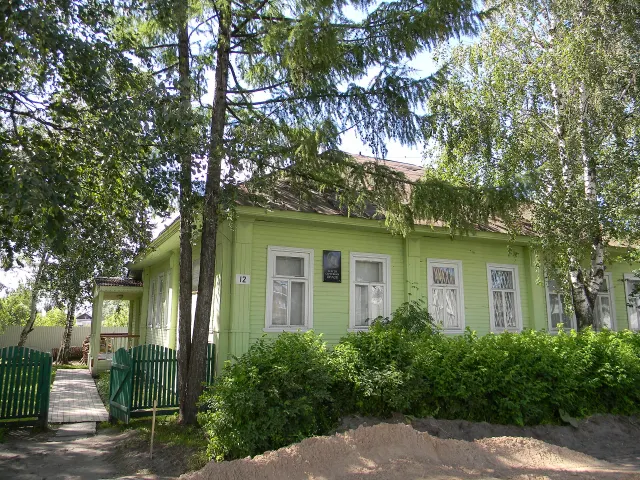 Дом-музей Сергея Орлова на улице Дзержинского, 12, летом 2012 года, до ремонта